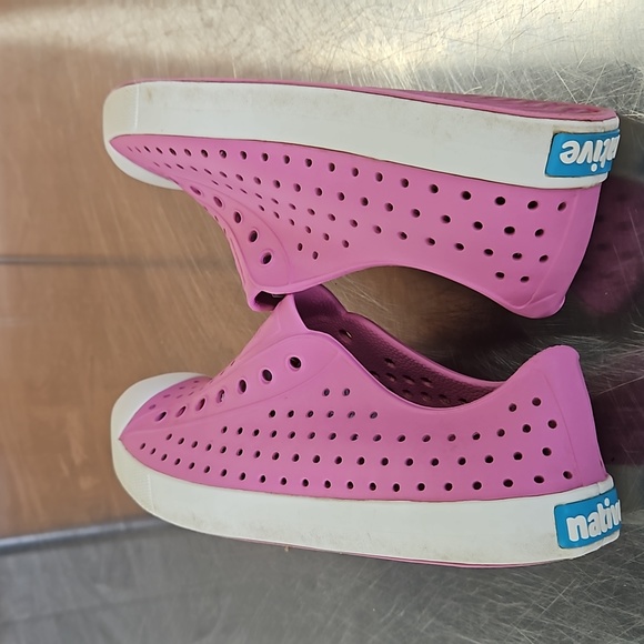 Native Pink Water Shoes - Picture 5 of 6